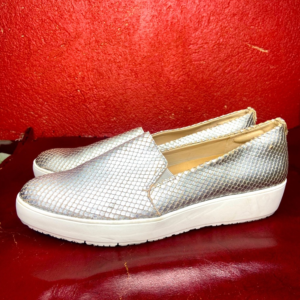 NWOT Silver Leather Dr. Scholl’s Snakeskin Flat Platform Sneakers Size 9.5
